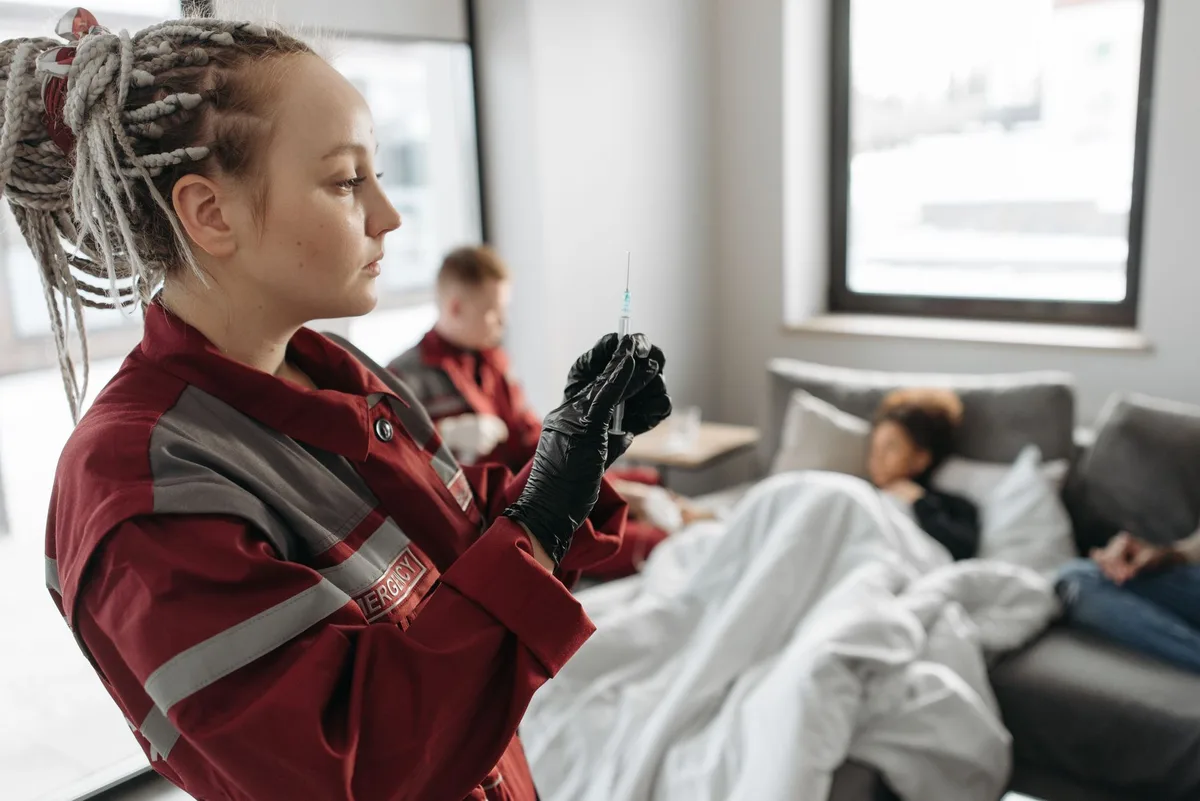 Urgences hospitalières surcharges avec professionnels de santé en action